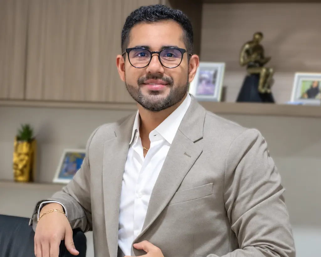 Dr. José Juan Sáenz Silva, neurólogo que atiende neuropatía diabética y hormigueo en manos y pies en Cd. Juárez