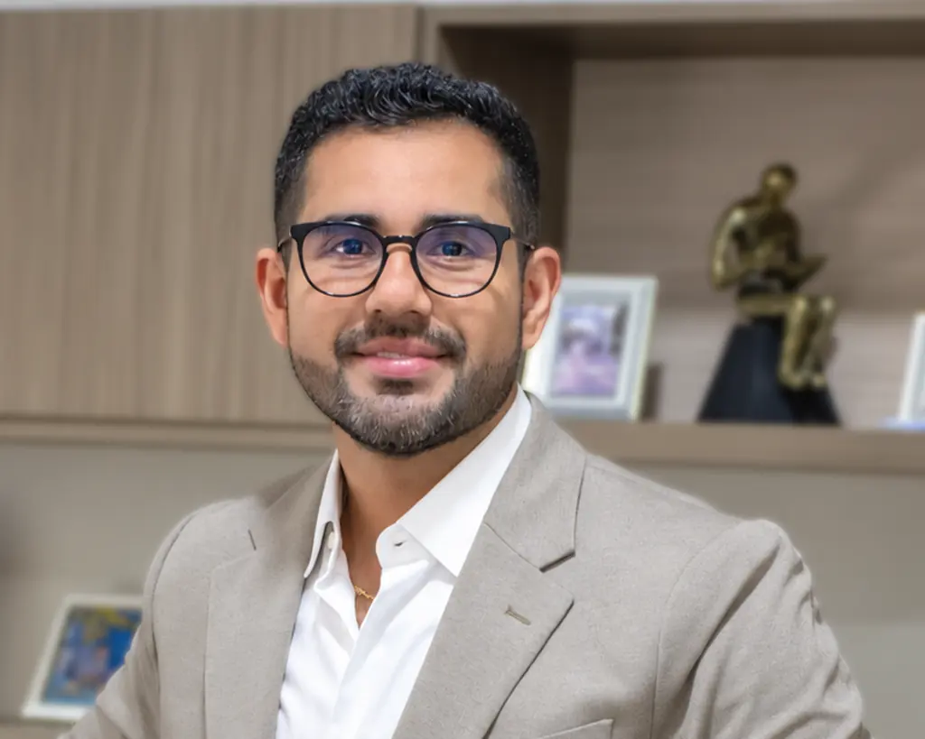 Dr. José Juan Sáenz Silva, neurólogo que atiende parálisis facial y parálisis de Bell en Cd. Juárez